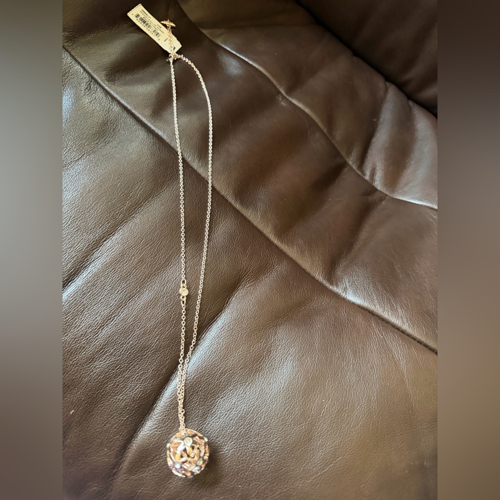 Guess Pocket Full of Posies Goldtone Flower Ball Rhinestone Pendant Necklace NWT